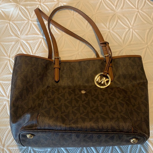 Michael Kors Jet Set Large Tote - Picture 2 of 8